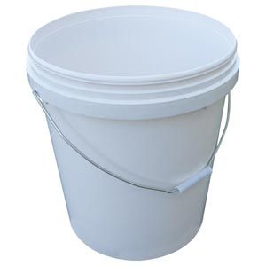 White Polypropylene 2 Gallon/8 Liter Bucket with Handle